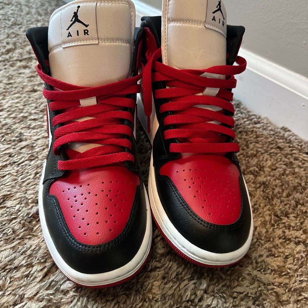 Nike Air Jordan 1 retro, Red, Black, and White High Tops - Picture 2 of 2